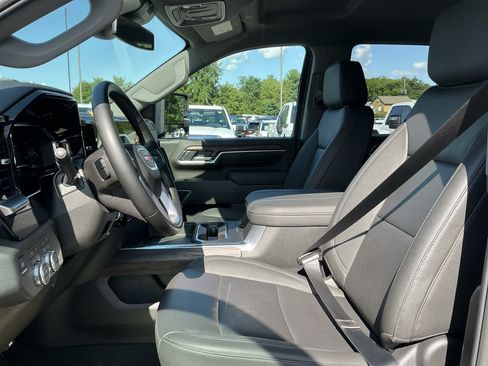 Used 2025 GMC Sierra 3500 SLT w/ SLT Convenience Package AWD/4WD image 21