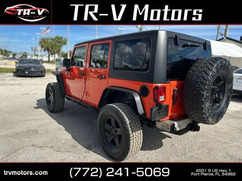 Used 2015 Jeep Wrangler Unlimited Sport w/ Connectivity Group AWD/4WD image 7