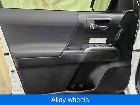 Used 2017 Toyota Tacoma TRD Off-Road w/ Premium & Technology Package image 12