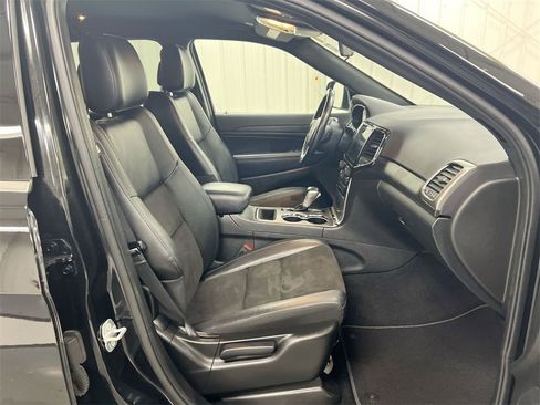 Used 2021 Jeep Grand Cherokee Laredo X image 22