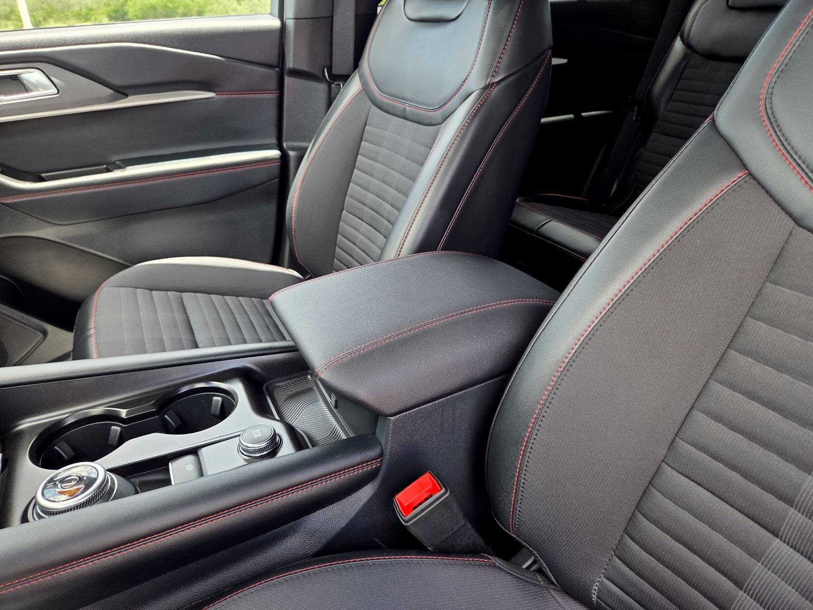 Used 2025 Ford Explorer ST-Line RWD image 29