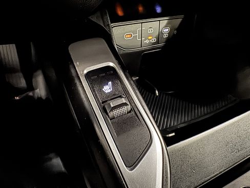 Certified 2024 Kia Sorento S image 9