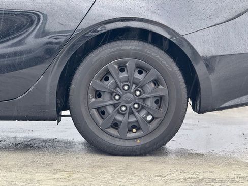 Used 2023 Kia Forte LX image 3