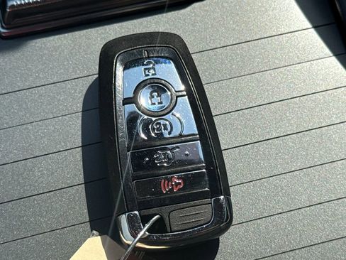 Used 2025 Lincoln Nautilus Reserve image 27