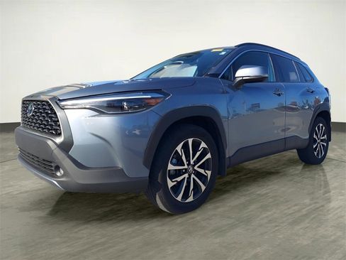 Used 2024 Toyota Corolla Cross XLE image 1