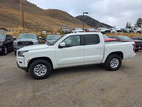 Used 2024 Nissan Frontier SV image 15