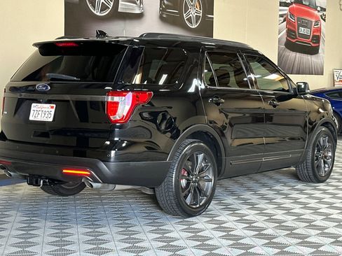 Used 2017 Ford Explorer XLT w/ Equipment Group 202A FWD image 4