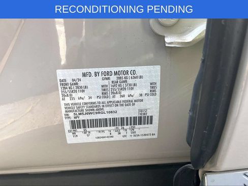 Used 2024 Lincoln Aviator 2WD w/ Premium Package image 4