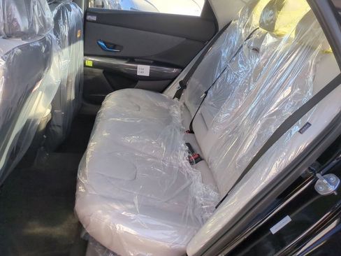 Certified 2025 Hyundai Elantra Limited FWD image 24