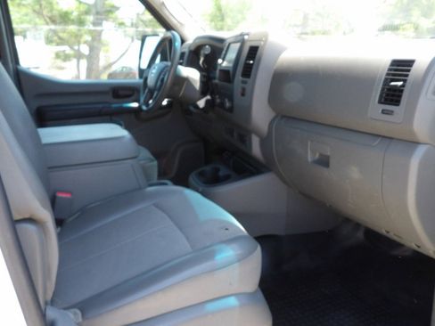 Used 2020 Nissan NV 2500 SV RWD image 25