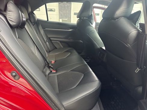 Used 2022 Toyota Camry XLE image 20