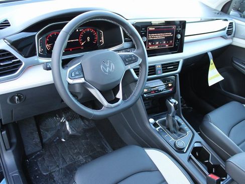 New 2026 Volkswagen Taos SEL AWD/4WD image 9