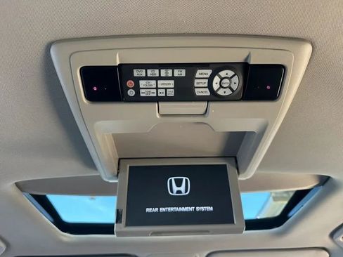Used 2016 Honda Odyssey Touring Elite image 42