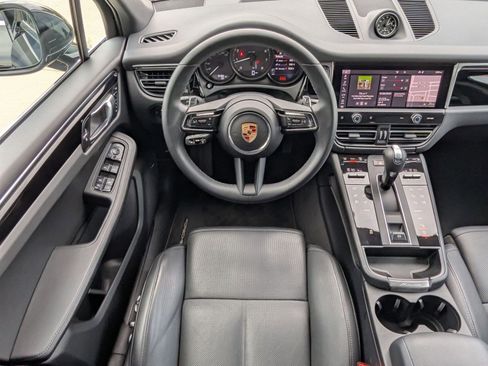 Certified 2025 Porsche Macan image 15