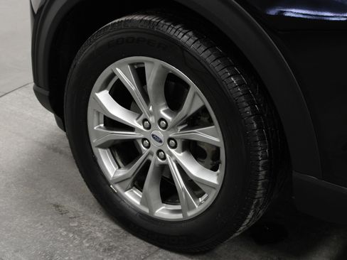 Used 2022 Ford Explorer XLT w/ Equipment Group 202A image 10