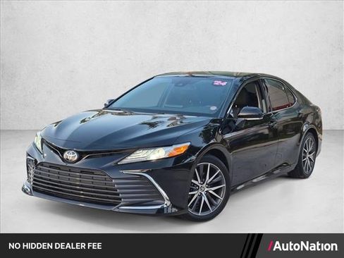 Used 2024 Toyota Camry XLE FWD image 1