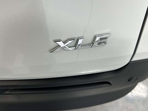 Used 2026 Toyota Sienna XLE FWD image 11