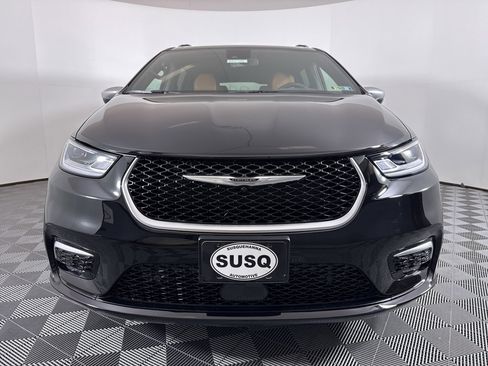 New 2026 Chrysler Pacifica Pinnacle image 2