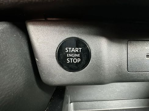 Used 2024 Nissan Rogue S FWD image 22