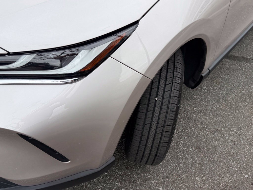 Certified 2023 Toyota Venza LE AWD/4WD image 3