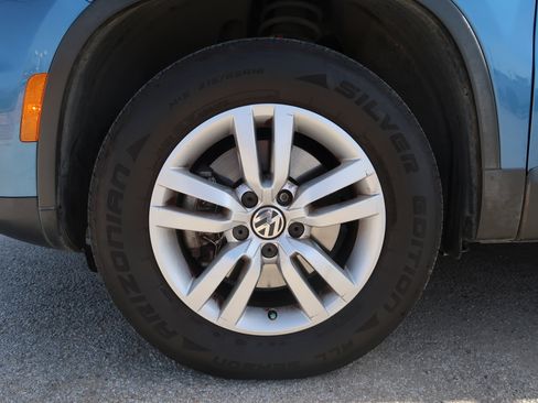 Used 2017 Volkswagen Tiguan S image 38