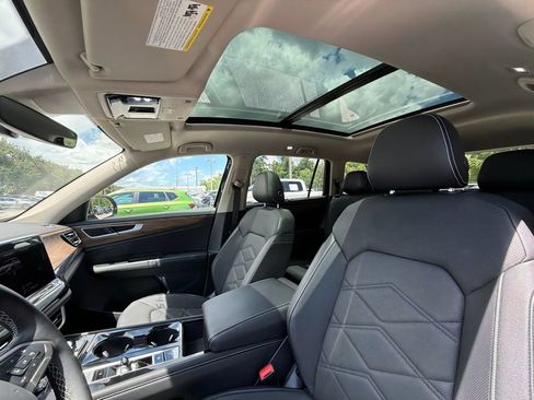 Used 2025 Volkswagen Atlas SE FWD image 21