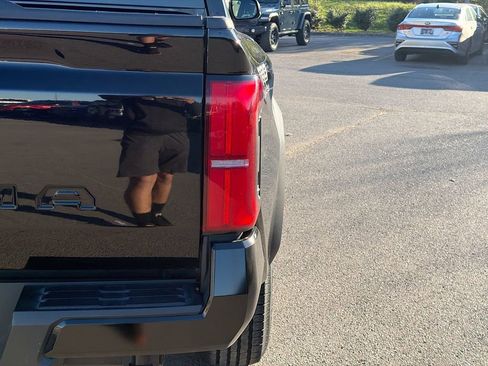 Used 2024 Toyota Tacoma TRD Off-Road image 12