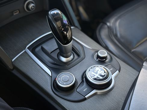 Used 2019 Alfa Romeo Stelvio Ti Lusso w/ Quick Order Package 22X Lusso image 26