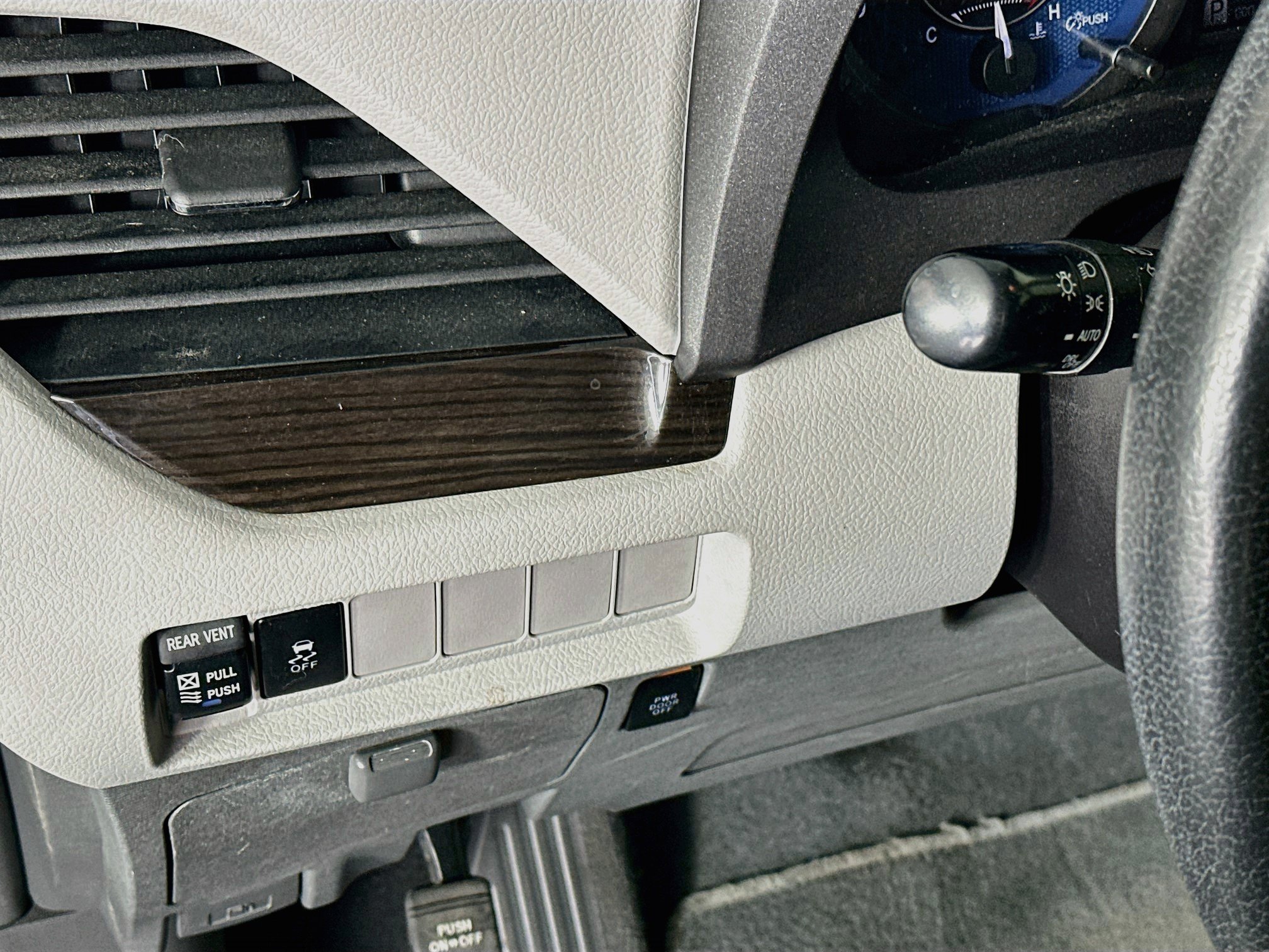 Used 2019 Toyota Sienna XLE FWD image 17