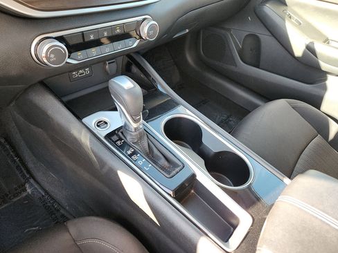 Used 2024 Nissan Altima 2.5 SV image 17