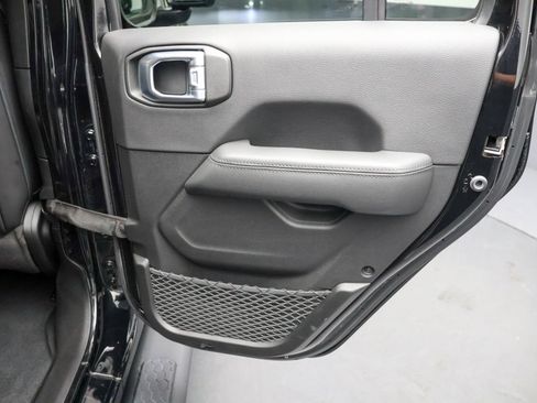 Used 2023 Jeep Wrangler Unlimited Sahara AWD/4WD image 32