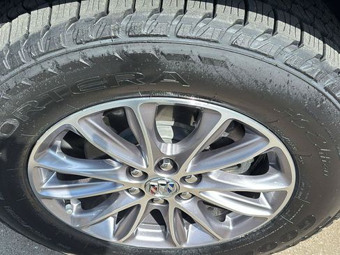 Certified 2023 Buick Enclave Essence FWD image 9