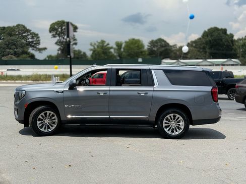 Used 2021 GMC Yukon XL SLT w/ SLT Luxury Plus Package AWD/4WD image 4