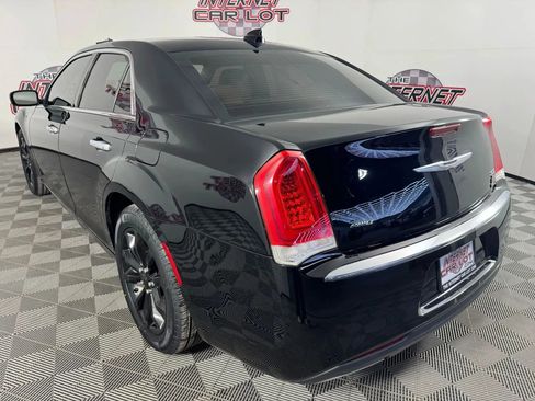 Used 2018 Chrysler 300 Limited AWD/4WD image 27