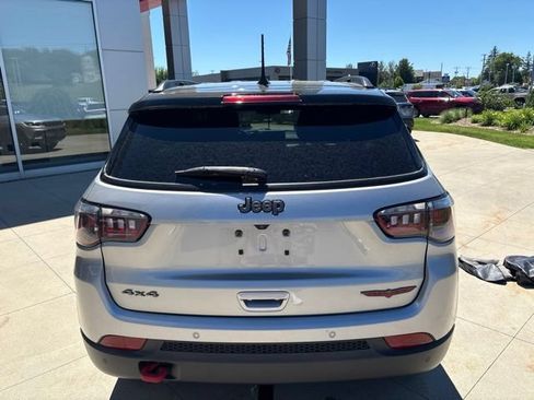 Used 2023 Jeep Compass Trailhawk AWD/4WD image 5