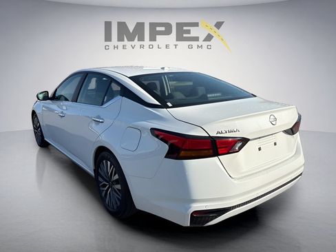 Used 2025 Nissan Altima 2.5 SV FWD image 3