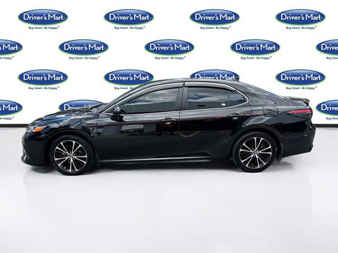 Used 2020 Toyota Camry SE FWD image 4