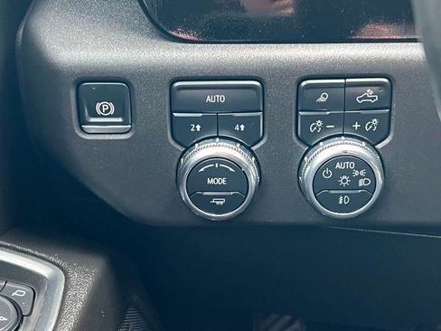 Used 2025 GMC Sierra 1500 SLT w/ SLT Convenience Package image 31