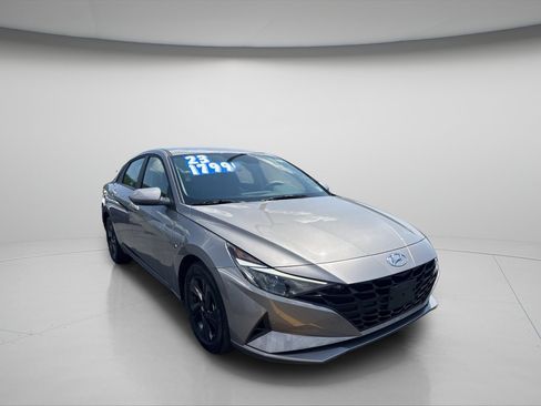 Used 2023 Hyundai Elantra SEL w/ Cargo Package FWD image 5