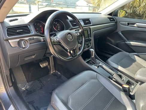 Used 2017 Volkswagen Passat 1.8T R-Line image 18