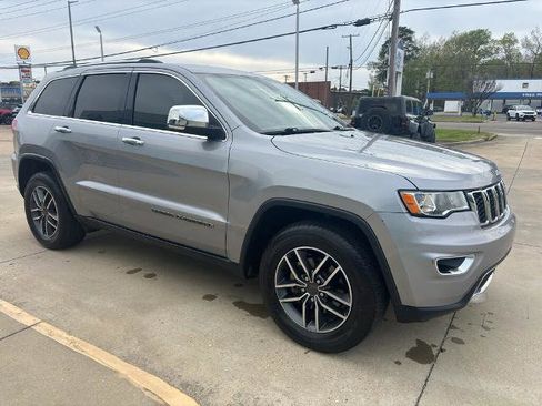 Used 2019 Jeep Grand Cherokee Limited image 3
