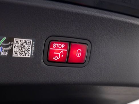 New 2026 Mercedes-Benz GLC 300 4MATIC image 33