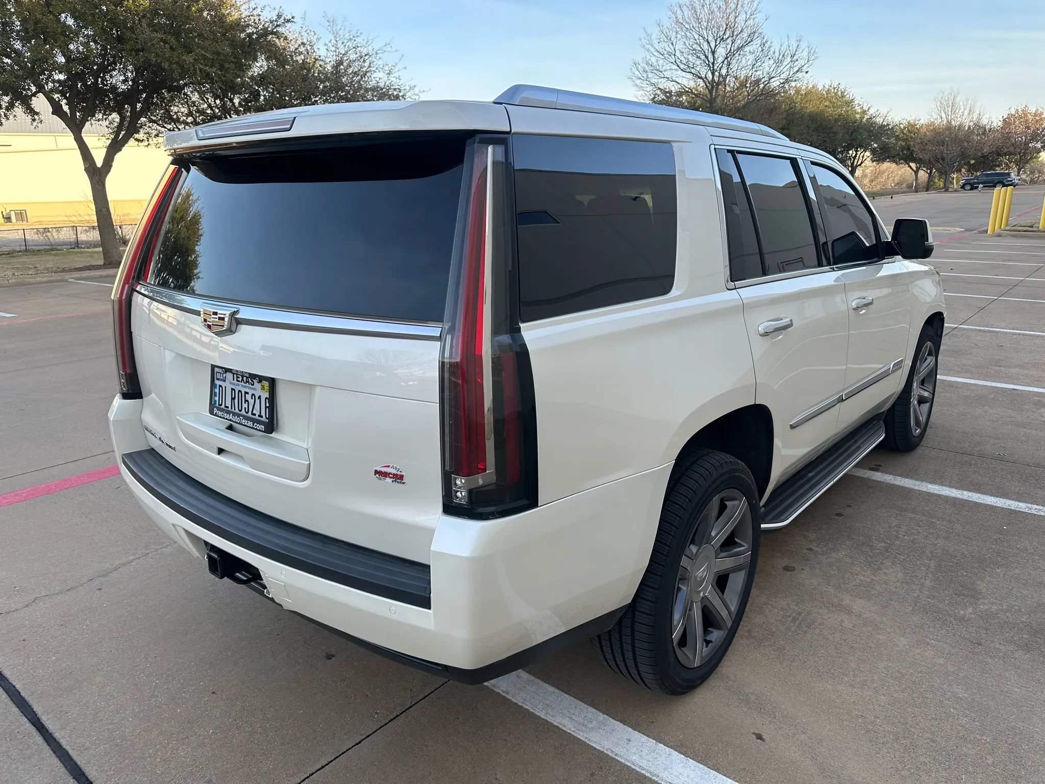 Used 2015 Cadillac Escalade Luxury AWD/4WD image 10