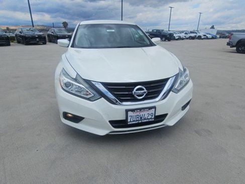 Used 2016 Nissan Altima 2.5 SV FWD image 3