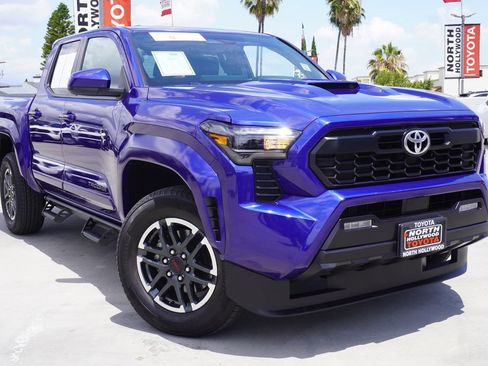 Certified 2025 Toyota Tacoma TRD Sport RWD image 2