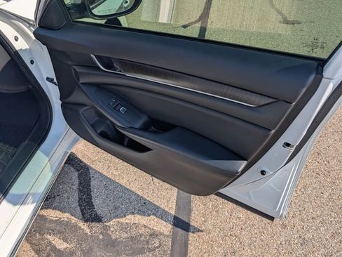 Used 2018 Honda Accord EX image 5