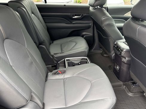 Used 2026 Toyota Grand Highlander Platinum image 35