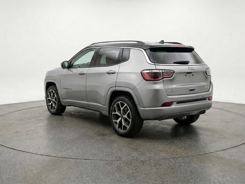 Used 2025 Jeep Compass Limited image 6