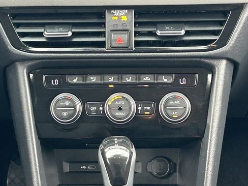 Used 2024 Volkswagen Taos SE image 20