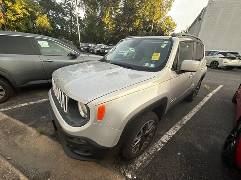 Used 2016 Jeep Renegade Latitude w/ Advanced Technology Group AWD/4WD image 1